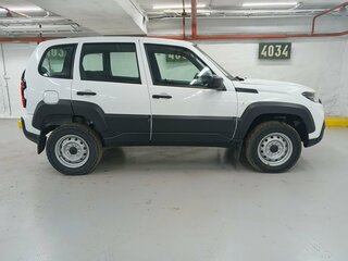2023 Lada (ВАЗ) Niva Travel I, белый, 990000 рублей, вид 2