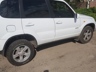 2010 Chevrolet Niva I Рестайлинг, белый, 650000 рублей, вид 2