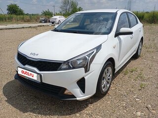 2021 Kia Rio IV Рестайлинг, белый, 1790000 рублей, вид 1