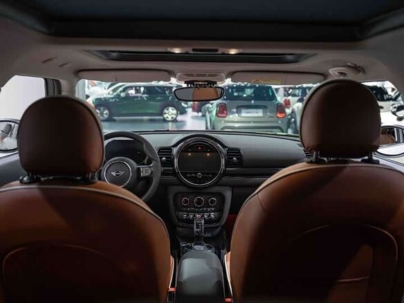 2023 Mini Clubman Cooper II Рестайлинг, серый, 3040000 рублей - вид 15