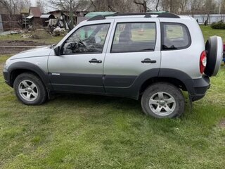 2014 Chevrolet Niva I Рестайлинг, серебристый, 586000 рублей, вид 4