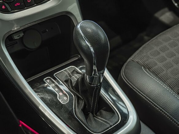 2013 Opel Astra GTC J Рестайлинг, красный - вид 10