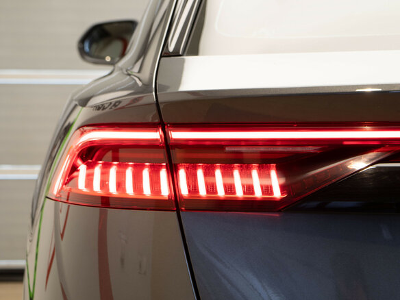 2020 Audi Q8 45 TDI I (4M), серый, 7629000 рублей - вид 36