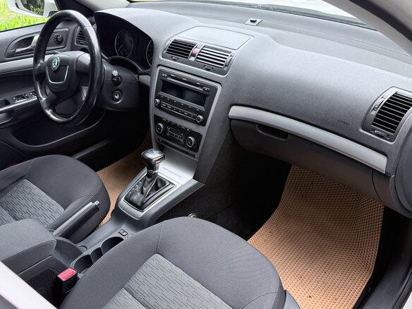 2013 Skoda Octavia II (A5) Рестайлинг, белый - вид 5