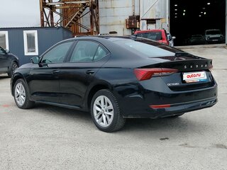 2021 Skoda Octavia IV (A8), чёрный, 2250000 рублей, вид 4