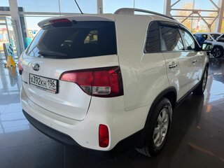 2020 Kia Sorento II Рестайлинг, белый, 2435000 рублей, вид 4