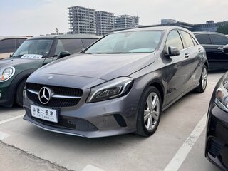 2017 Mercedes-Benz A-Класс 200 III (W176) Рестайлинг, серый, 1579000 рублей, вид 3