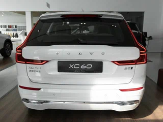 2025 Volvo XC60 II Рестайлинг 2, белый, 6348850 рублей, вид 4