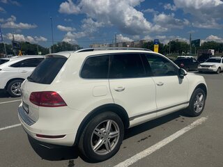 2011 Volkswagen Touareg II, белый, 1800000 рублей, вид 3