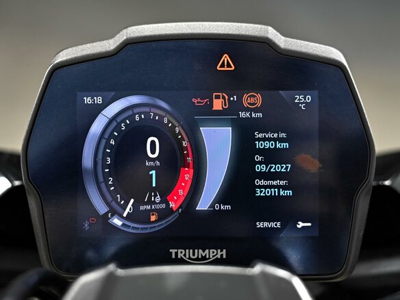 2021 Triumph Speed Triple, чёрный, 1329000 рублей - вид 8