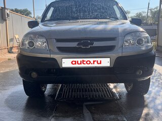 2010 Chevrolet Niva I Рестайлинг, бежевый, 290000 рублей, вид 3