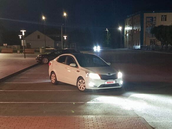 2013 Kia Rio 4-speed III, белый, 900000 рублей - вид 11