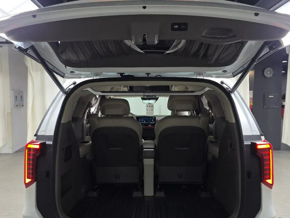 2023 Kia Carnival IV Рестайлинг, белый, 6020000 рублей - вид 19