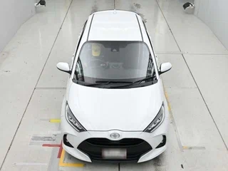 2024 Toyota Yaris IV, белый, 1100000 рублей, вид 2