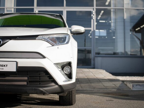 2017 Toyota RAV4 IV (XA40) Рестайлинг, белый - вид 10
