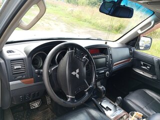 2008 Mitsubishi Pajero IV, серебристый, 1300000 рублей, вид 5