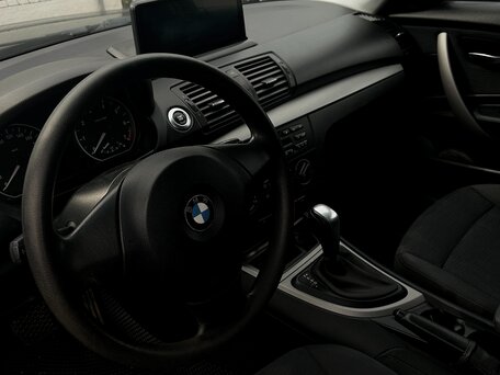 2010 BMW 1 серии 116i I (E81/E82/E87/E88) Рестайлинг, чёрный, 850000 рублей, вид 3
