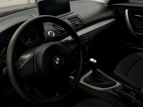 2010 BMW 1 серии 116i I (E81/E82/E87/E88) Рестайлинг, чёрный, 850000 рублей - вид 2