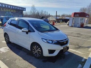 2017 Honda Fit III Рестайлинг, белый, 1250000 рублей, вид 4