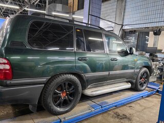 2005 Toyota Land Cruiser 100 Series Рестайлинг 1, зелёный, 2300000 рублей, вид 2