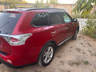 2013 Mitsubishi Outlander III, красный, 1000000 рублей, вид 4