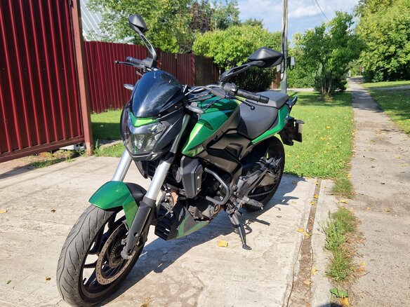 2021 Bajaj Dominar 400, зелёный