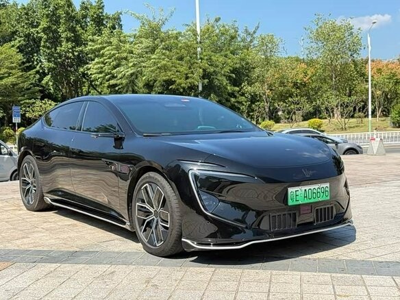 2024 Avatr 12, чёрный, 5382000 рублей