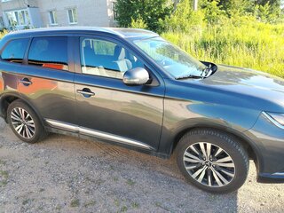 2020 Mitsubishi Outlander III Рестайлинг 3, серый, 2180000 рублей, вид 4