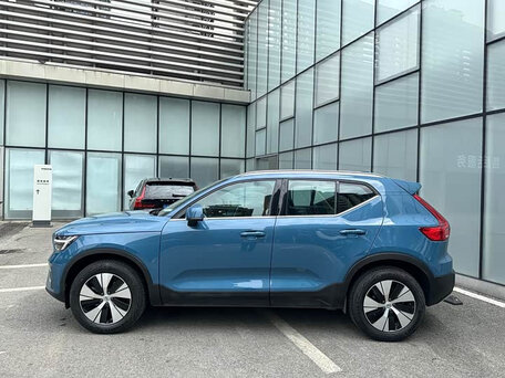2024 Volvo XC40 I Рестайлинг, синий, 3293040 рублей, вид 5