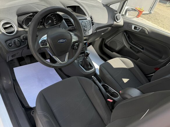 2015 Ford Fiesta Mk6 Рестайлинг, белый, 845000 рублей - вид 7
