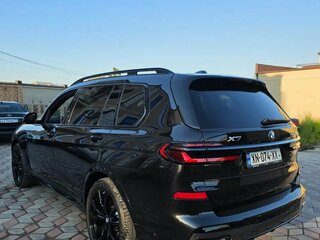 2026 BMW X7 40i I (G07) Рестайлинг, чёрный, 16790000 рублей, вид 4