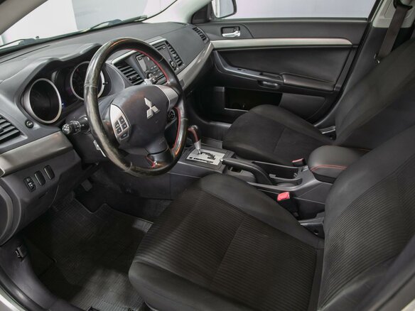 2013 Mitsubishi Lancer X Рестайлинг, серебристый, 990000 рублей - вид 8