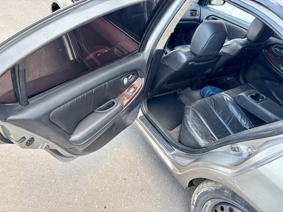 2000 Nissan Maxima V (A33), серебристый, 420000 рублей - вид 14