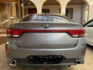 2021 Kia Rio IV Рестайлинг, серый, 1750000 рублей, вид 3