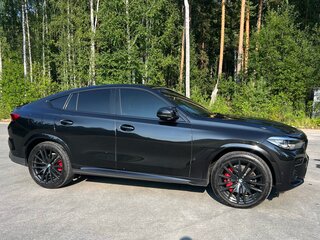 2021 BMW X6 40i III (G06), чёрный, 7000000 рублей, вид 3