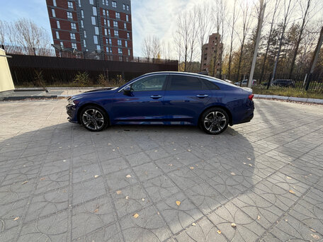2021 Kia K5 III, синий, вид 4