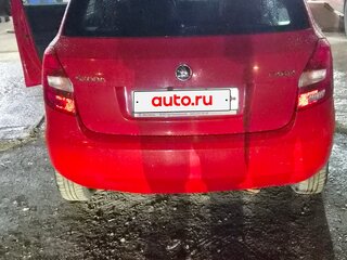 2013 Skoda Fabia II Рестайлинг, красный, 420000 рублей, вид 3