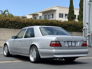 1994 Mercedes-Benz E-Класс AMG 60 AMG I (W124), серебристый, 25500000 рублей, вид 4