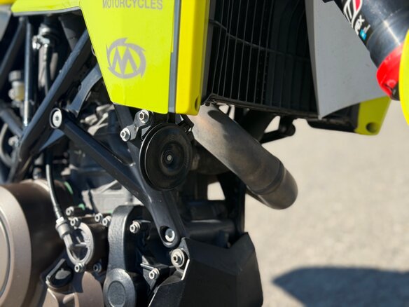 2021 Husqvarna 701 Supermoto, белый, 800000 рублей - вид 6