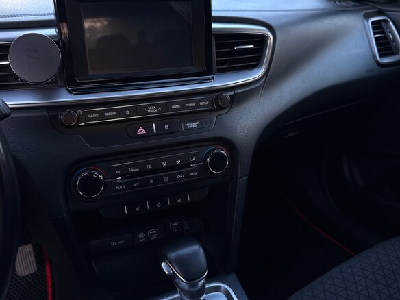 2018 Kia Ceed III, красный, 1560000 рублей - вид 13