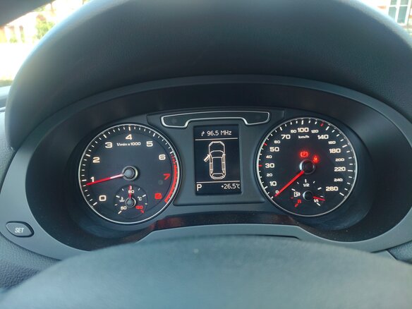 2013 Audi Q3 I (8U), оранжевый, 1650000 рублей - вид 10