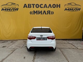 2015 Kia Rio 6-speed III, белый, 710000 рублей, вид 4