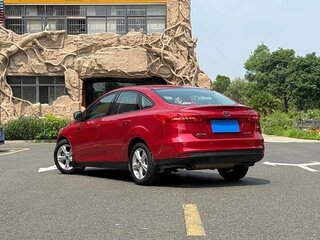 2018 Ford Focus III Рестайлинг, красный, 950000 рублей, вид 4