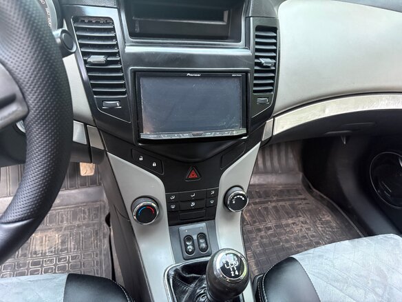 2011 Chevrolet Cruze I, белый, 600000 рублей - вид 12