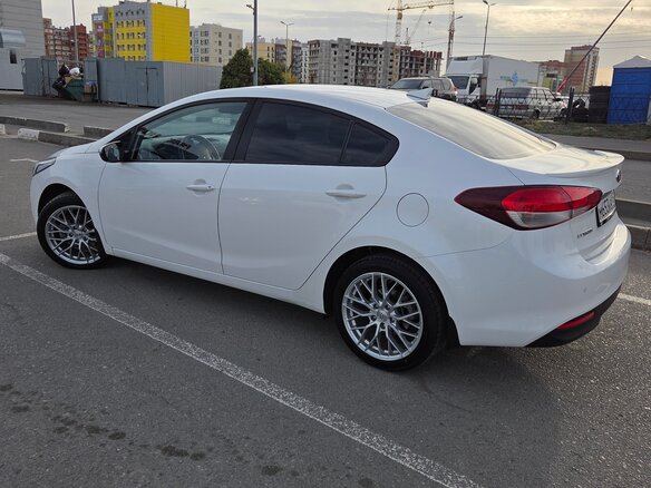 2017 Kia Cerato III Рестайлинг (Classic), белый, 1590000 рублей - вид 20