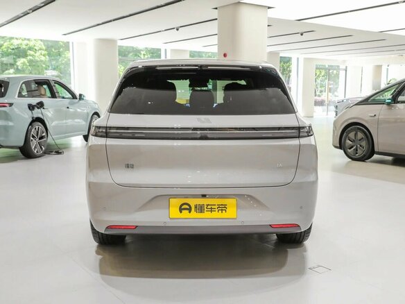 2025 Li Auto (Lixiang) L6 I, серебристый, 7650000 рублей - вид 5