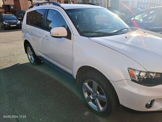 2011 Mitsubishi Outlander II Рестайлинг, белый, 1050000 рублей, вид 2