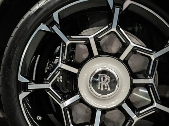2025 Rolls-Royce Ghost Black Badge II Рестайлинг (Series II), серый, 47294000 рублей - вид 20