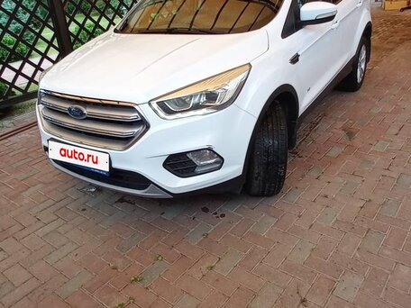 2017 Ford Kuga II Рестайлинг, белый, 1500000 рублей, вид 1