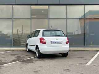 2013 Skoda Fabia II Рестайлинг, белый, 449000 рублей, вид 5